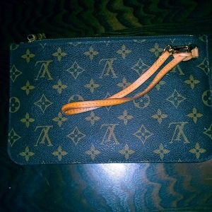 LOUIS VUITTON
Monogram Neverfull MM GM Pochette